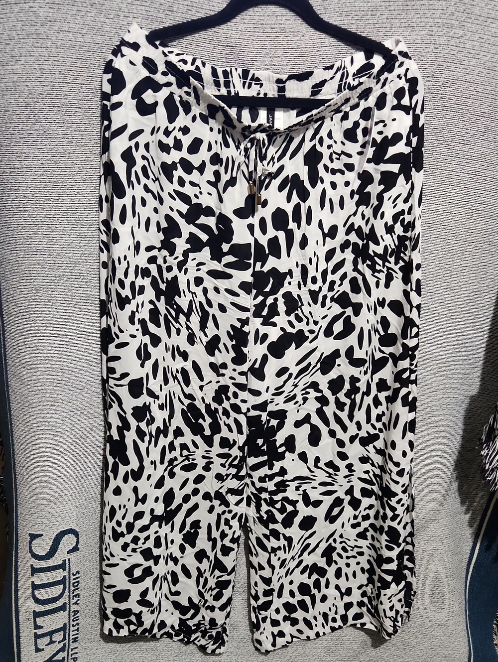 Jantzen Black & White Animal Print Wide-Leg Pants